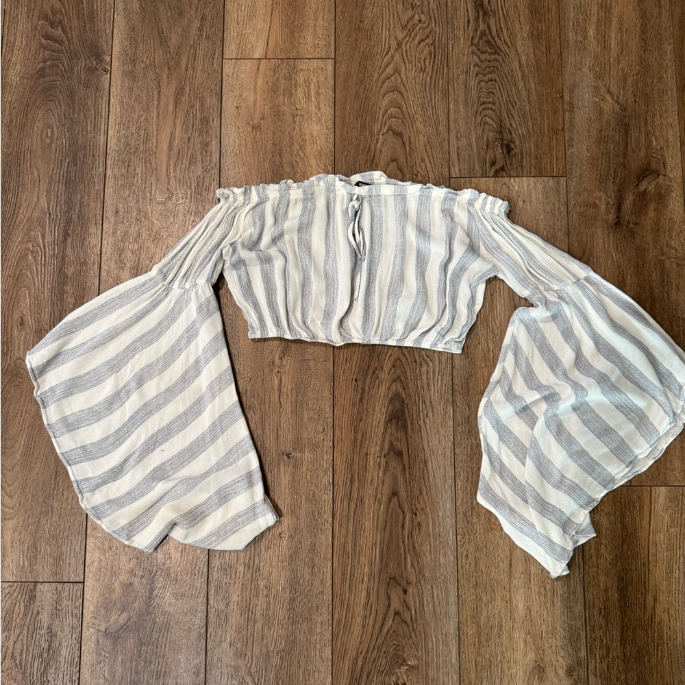 HOMAGE Ivory and Blue Cropped Blouse w Bell Sleeves